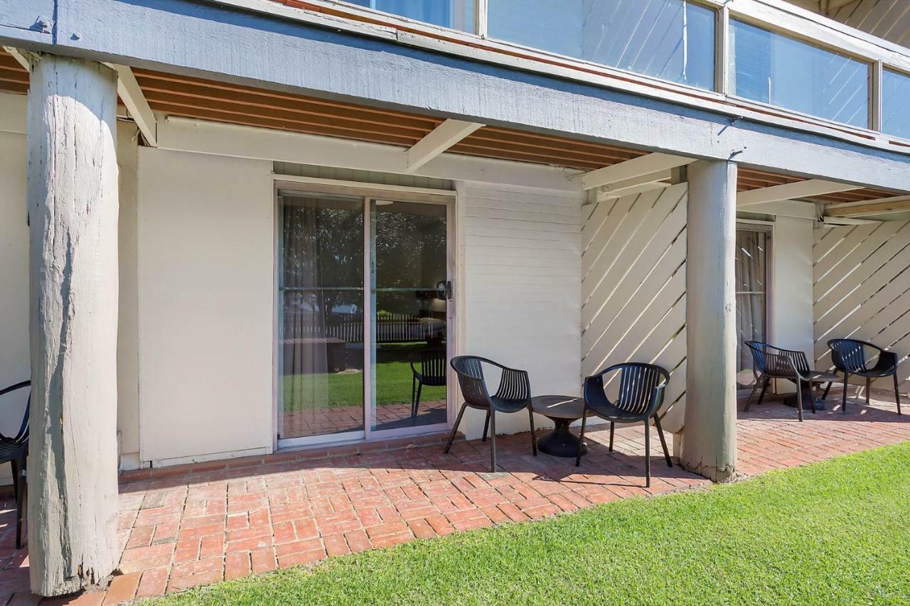 Black Dolphin Motel & Apartments Merimbula Exterior photo